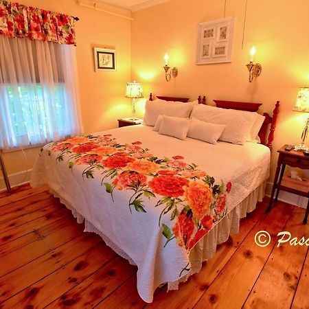 The Red Hook Country Inn, An "Old Rhinebeck" Bed & Breakfast エクステリア 写真