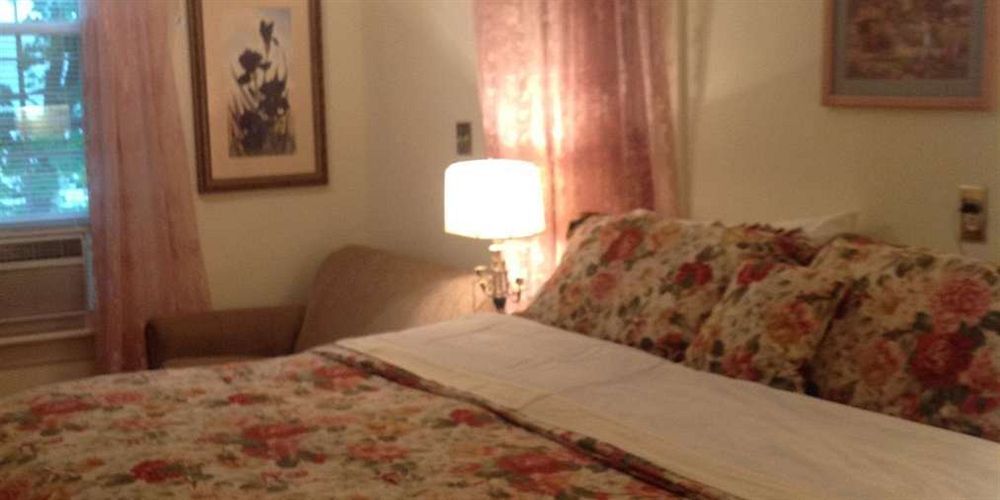 The Red Hook Country Inn, An "Old Rhinebeck" Bed & Breakfast エクステリア 写真
