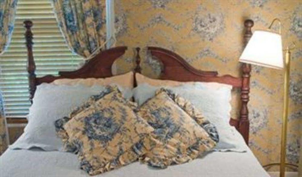 The Red Hook Country Inn, An "Old Rhinebeck" Bed & Breakfast エクステリア 写真