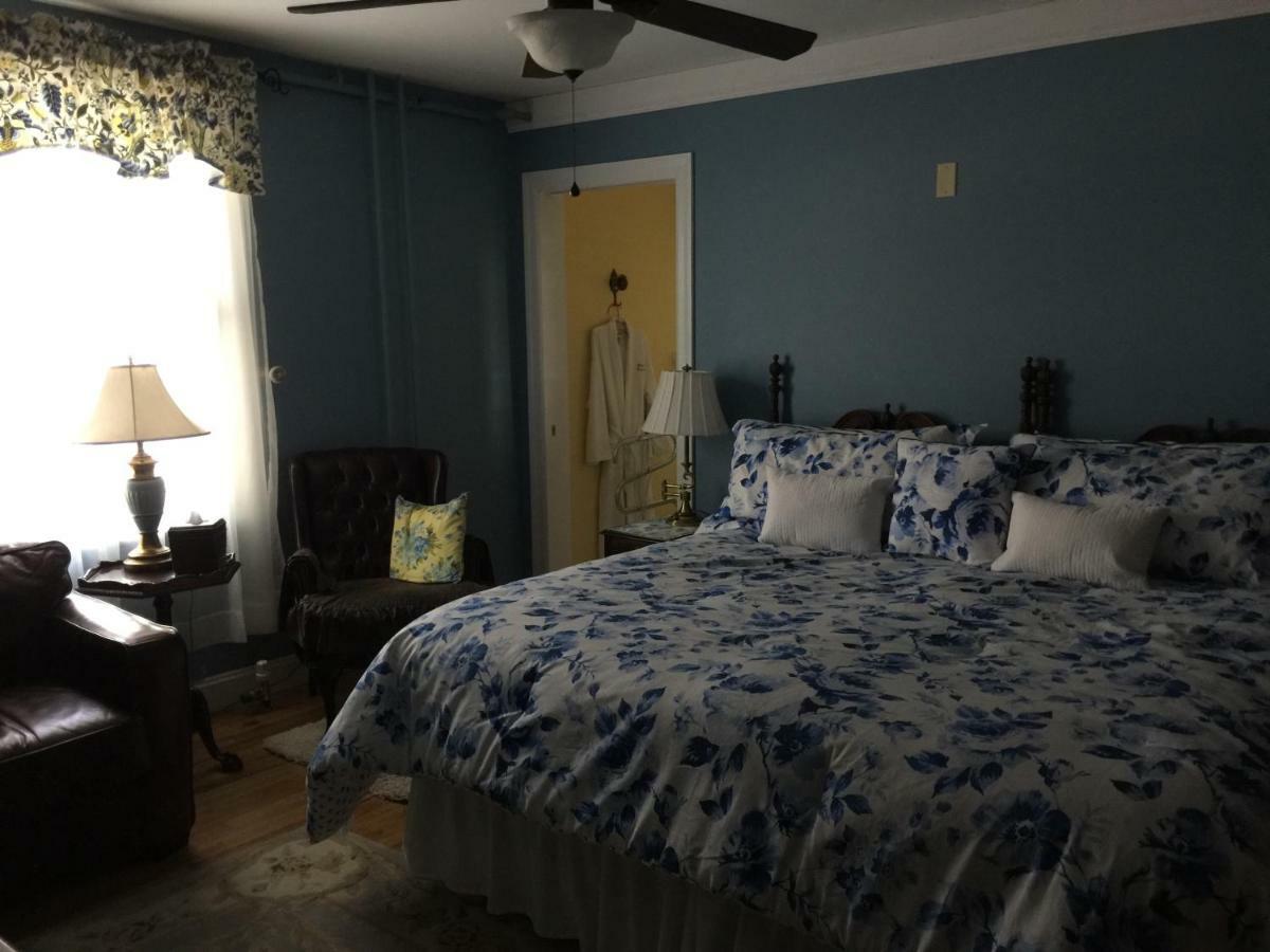 The Red Hook Country Inn, An "Old Rhinebeck" Bed & Breakfast エクステリア 写真