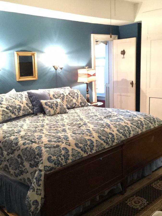 The Red Hook Country Inn, An "Old Rhinebeck" Bed & Breakfast エクステリア 写真