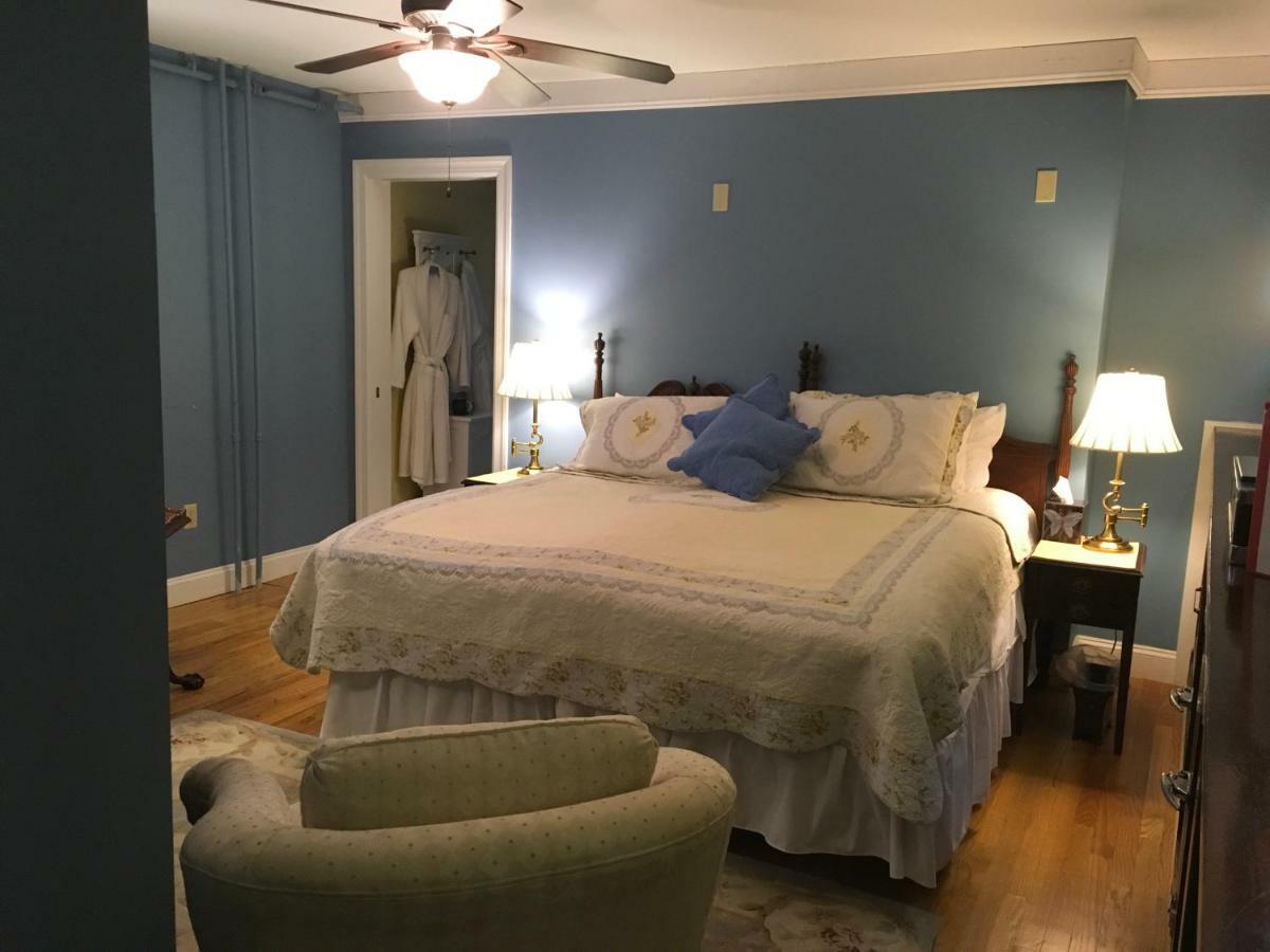 The Red Hook Country Inn, An "Old Rhinebeck" Bed & Breakfast エクステリア 写真