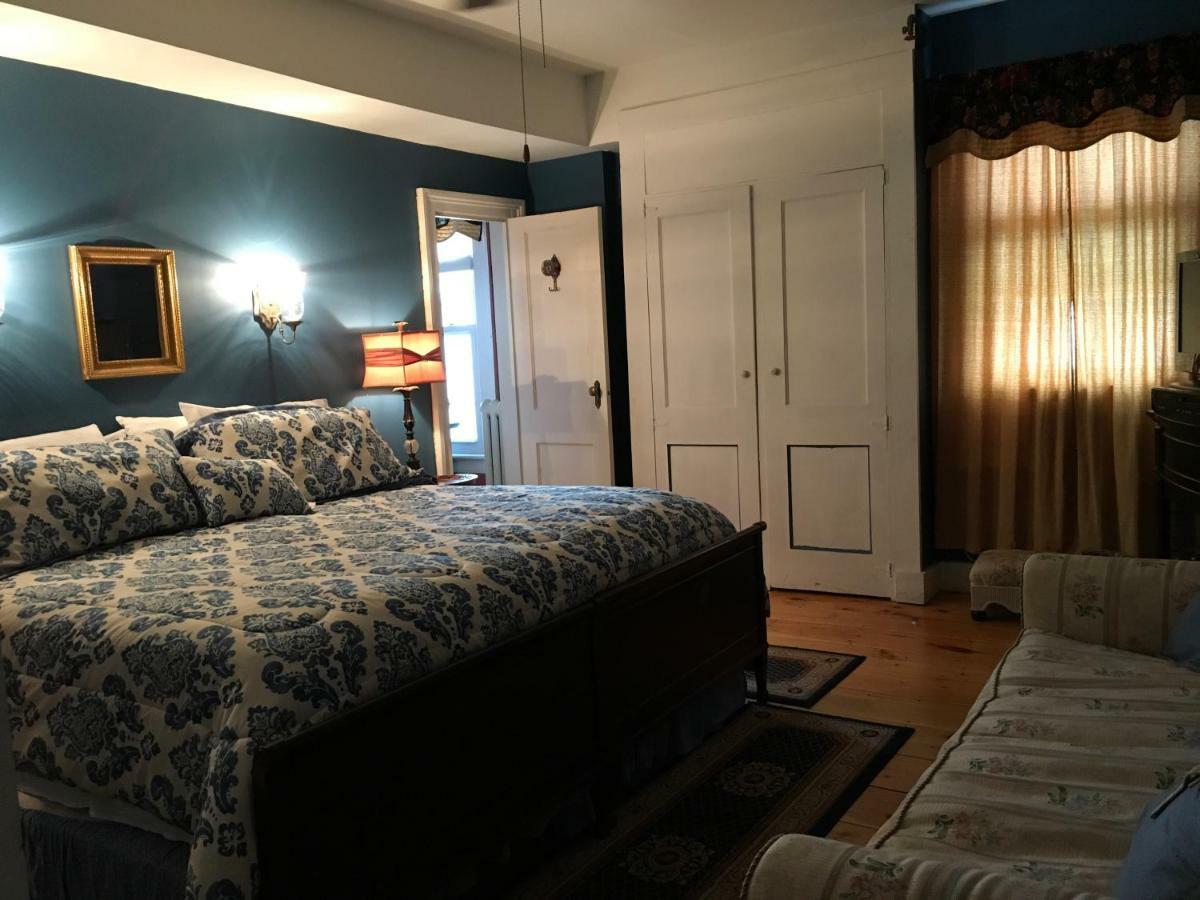 The Red Hook Country Inn, An "Old Rhinebeck" Bed & Breakfast エクステリア 写真