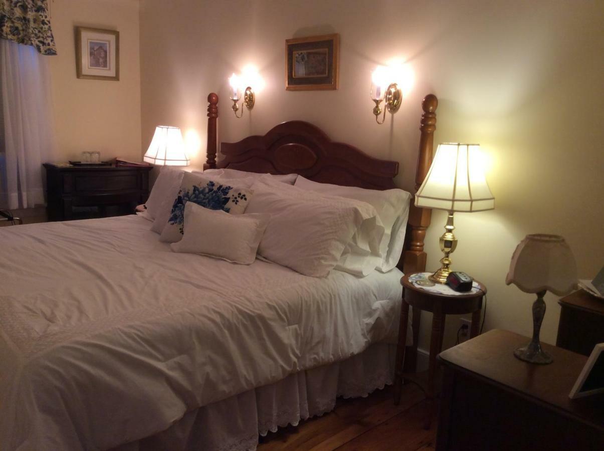 The Red Hook Country Inn, An "Old Rhinebeck" Bed & Breakfast エクステリア 写真