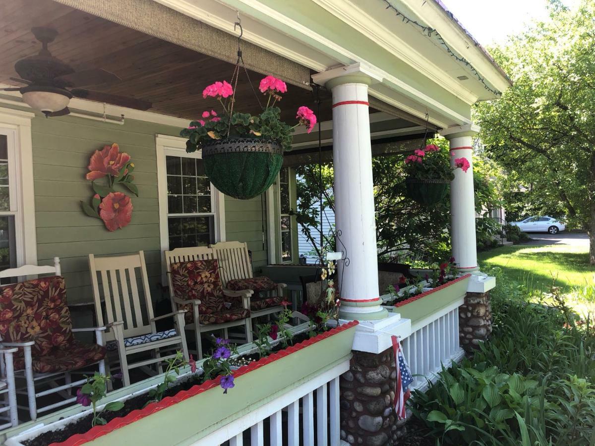 The Red Hook Country Inn, An "Old Rhinebeck" Bed & Breakfast エクステリア 写真