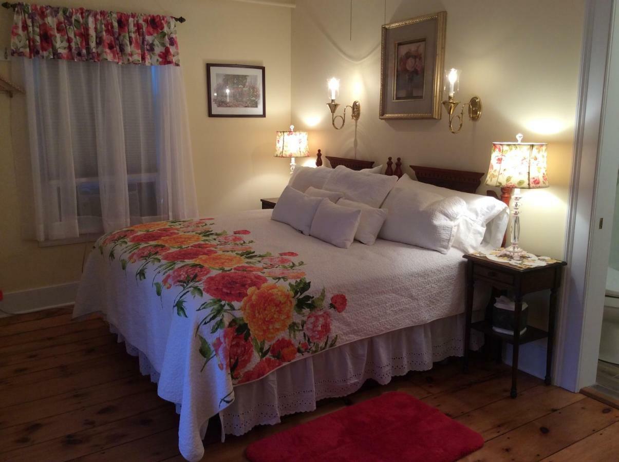 The Red Hook Country Inn, An "Old Rhinebeck" Bed & Breakfast エクステリア 写真