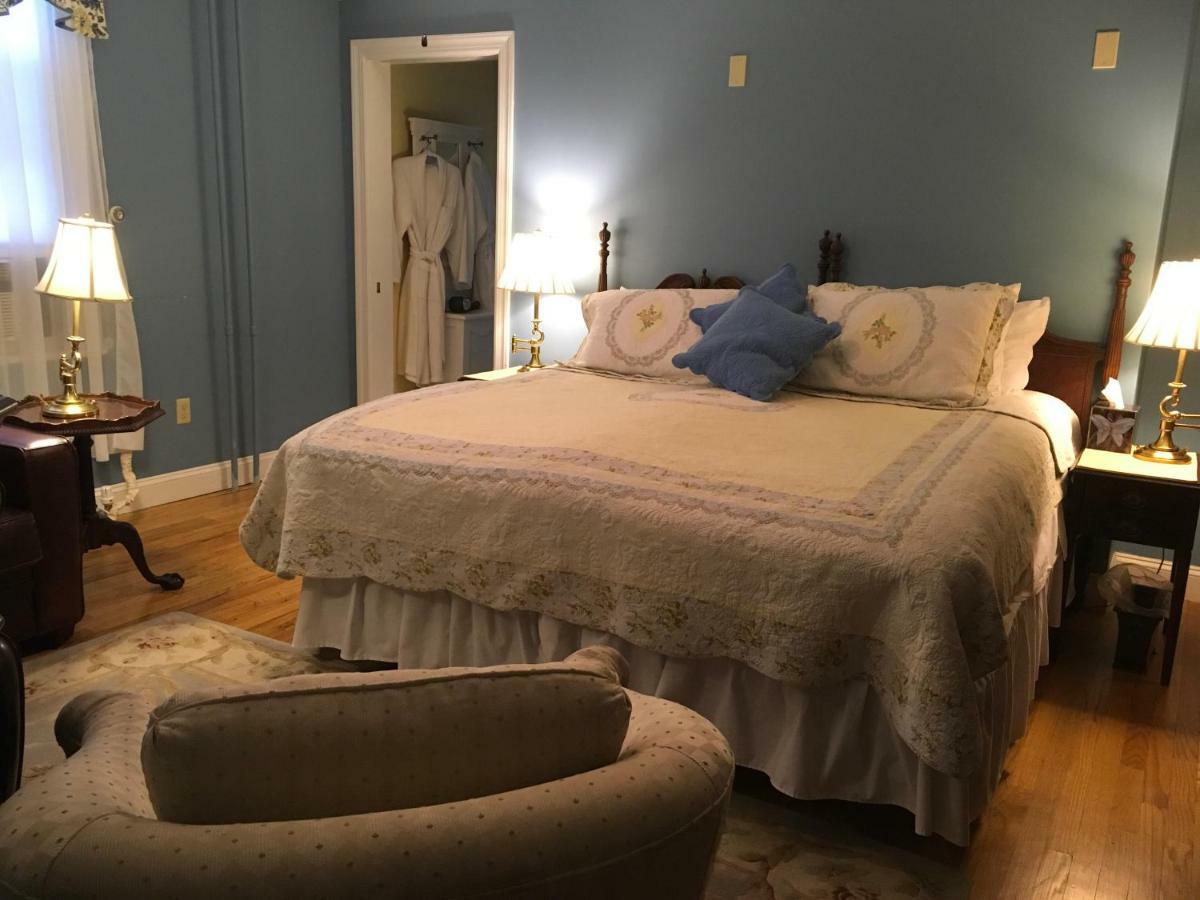 The Red Hook Country Inn, An "Old Rhinebeck" Bed & Breakfast エクステリア 写真
