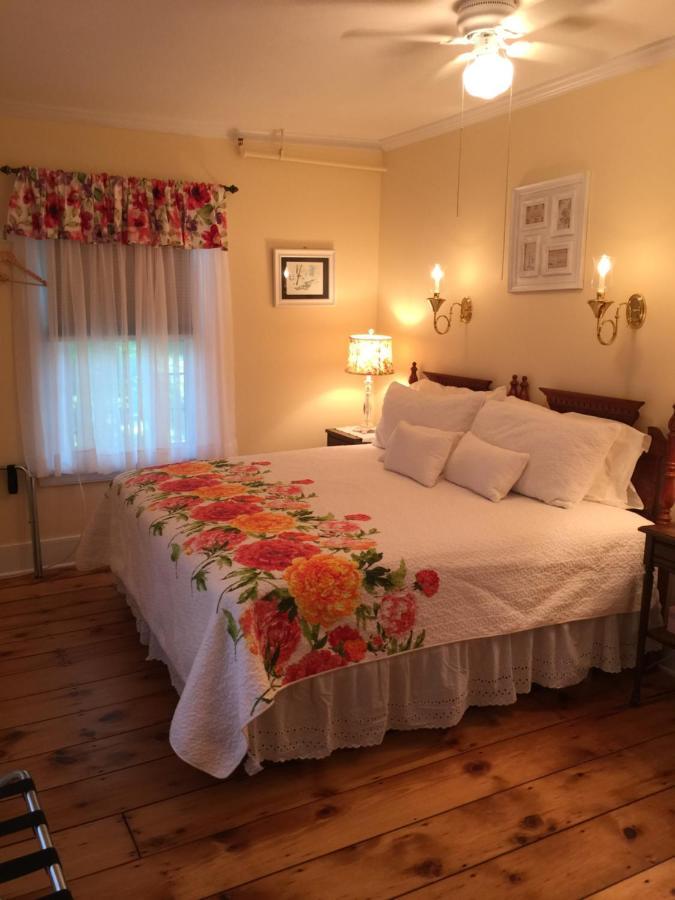 The Red Hook Country Inn, An "Old Rhinebeck" Bed & Breakfast エクステリア 写真