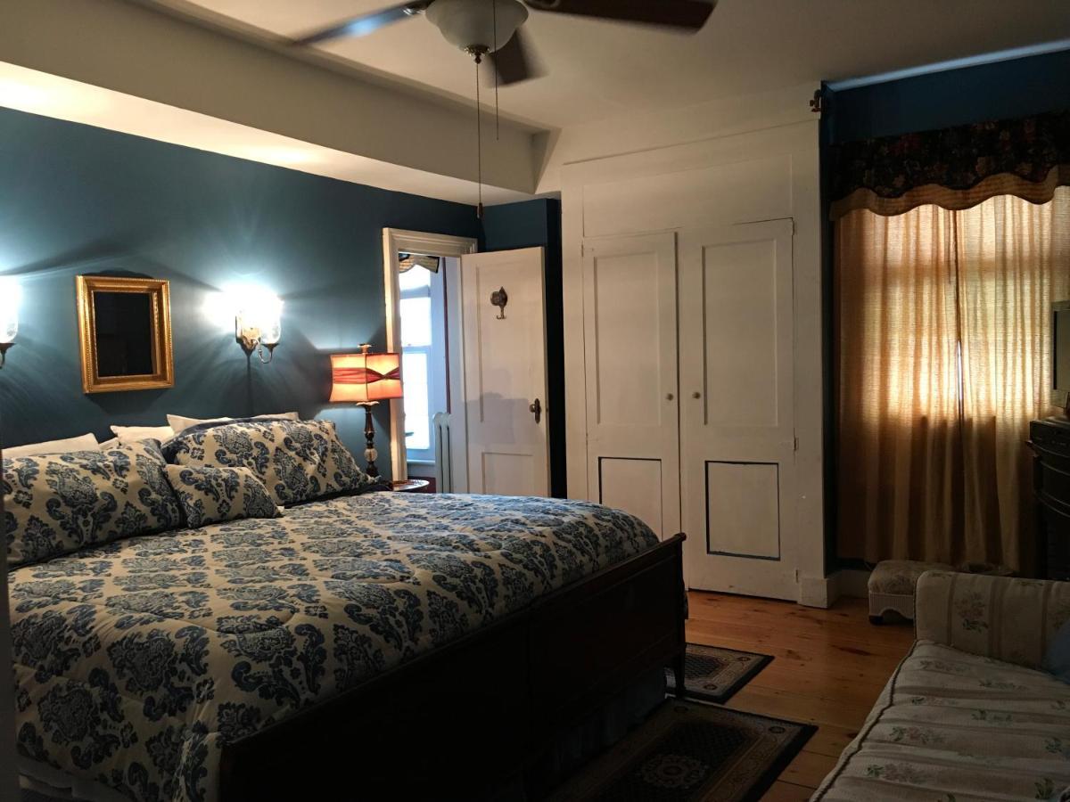 The Red Hook Country Inn, An "Old Rhinebeck" Bed & Breakfast エクステリア 写真